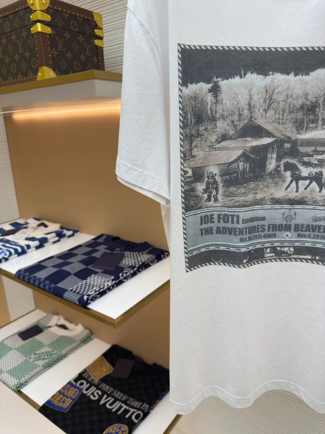 Chrome Hearts Oil Painting Short Sleeve ●Item No.: 1680013-X90 ●Material: pure cotton fabric ●Technology: Printing ●Version: Fitted version ●Weight: about 230 grams ●Size: S-M-L ●Description: The fabric is made of 26-woven 200-gram cotton. Printing is very important here. The ink used in the original version is beyond the standard printing, and ordinary printing factories have no ability to restore it. After visiting many factories, the final efforts paid off. The overall wiring is straight and delicate, the fabric is comfortable and soft, and the color is consistent with no color difference. It can be matched with the same style to create a fashionable look and control various occasions. Customized accessories, complete with three standards, same style for men and women!